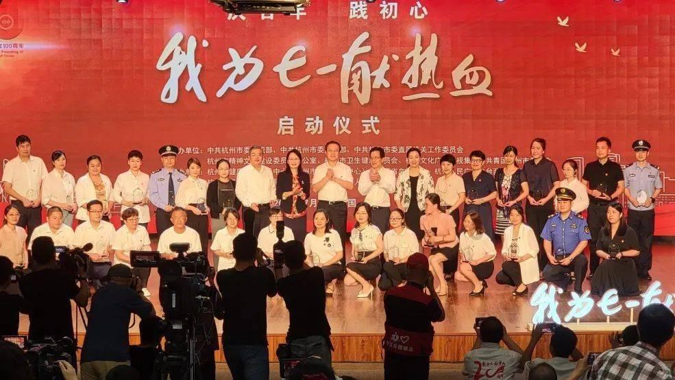 明天第一次坐头等舱，请问从进机场开始，我能享受到什么VIP类服务？游戏画面